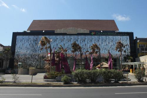GAF Grand Mega Resort & Spa, Simpang Siur